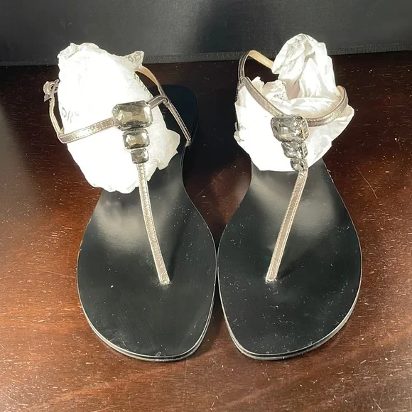Pelle Moda thong sandals with jewel detail in pewter - Picture 2 of 5